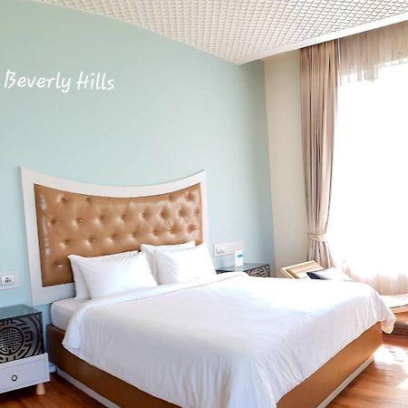 The Beverly Hills Hotel Nakhonratchasima Exteriér fotografie