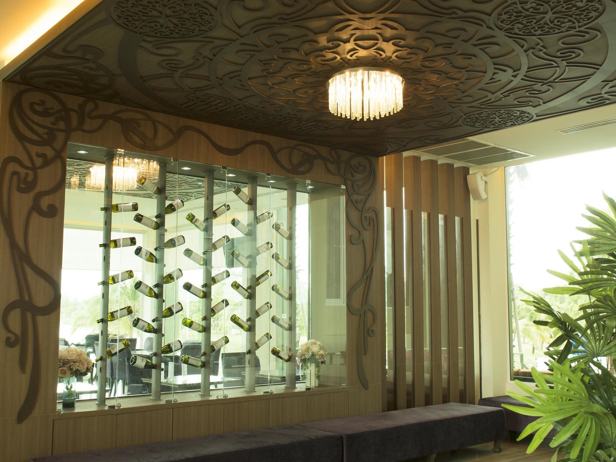 The Beverly Hills Hotel Nakhonratchasima Exteriér fotografie
