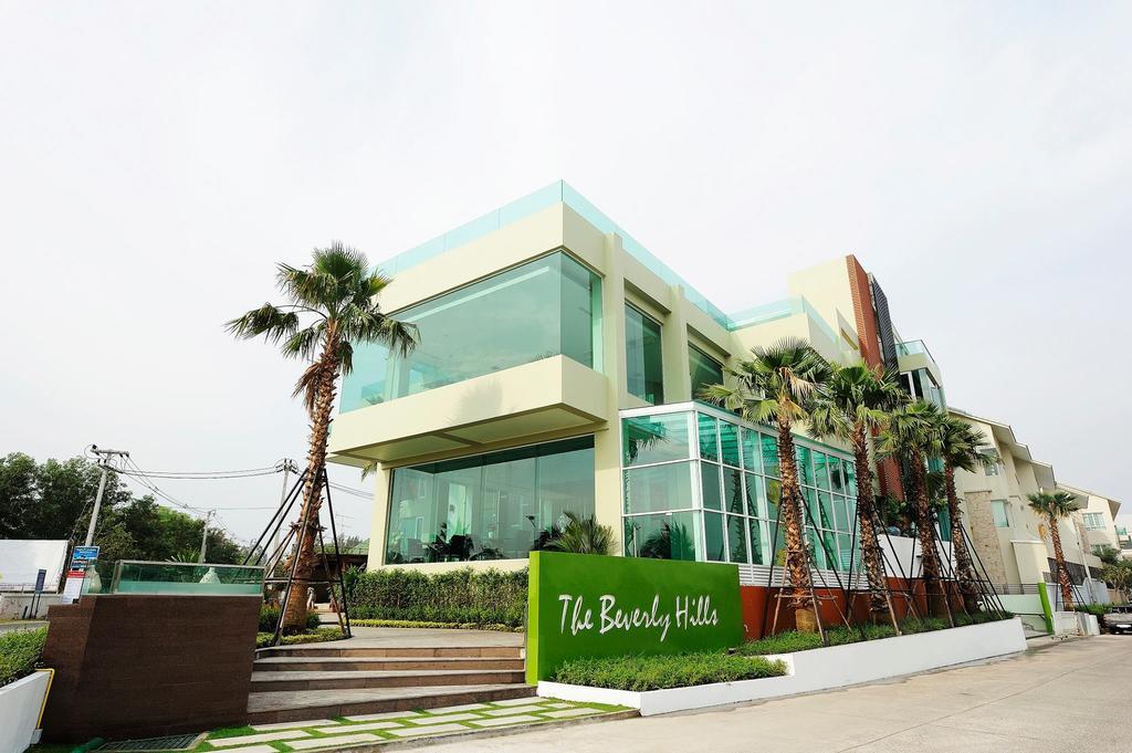 The Beverly Hills Hotel Nakhonratchasima Exteriér fotografie