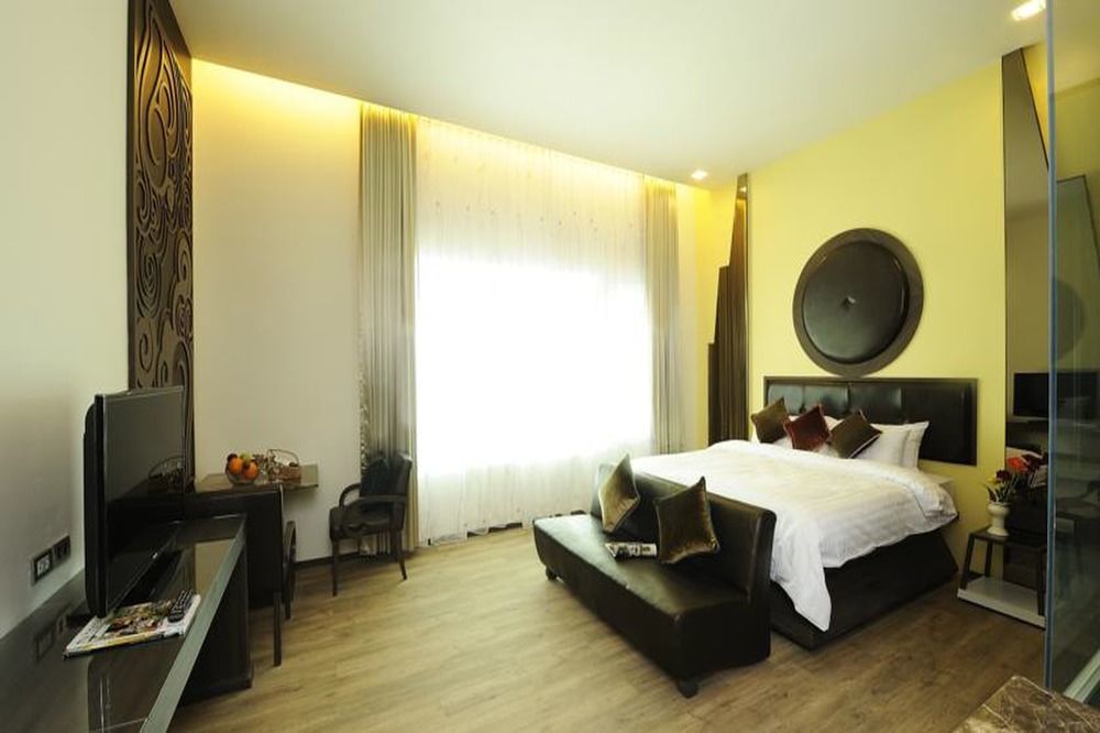 The Beverly Hills Hotel Nakhonratchasima Exteriér fotografie