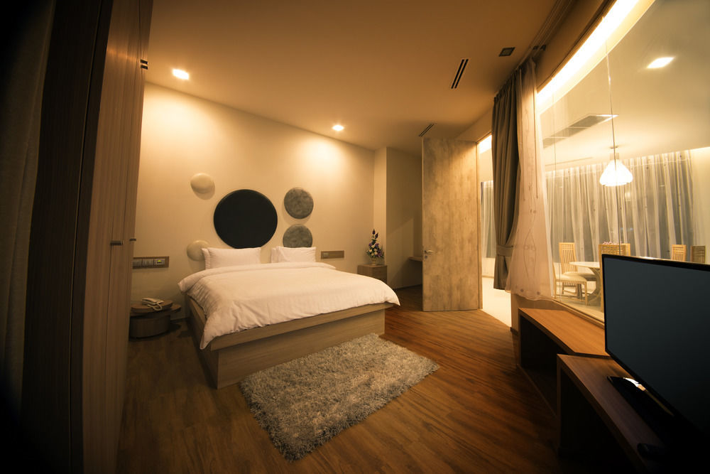 The Beverly Hills Hotel Nakhonratchasima Exteriér fotografie