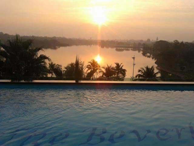 The Beverly Hills Hotel Nakhonratchasima Exteriér fotografie
