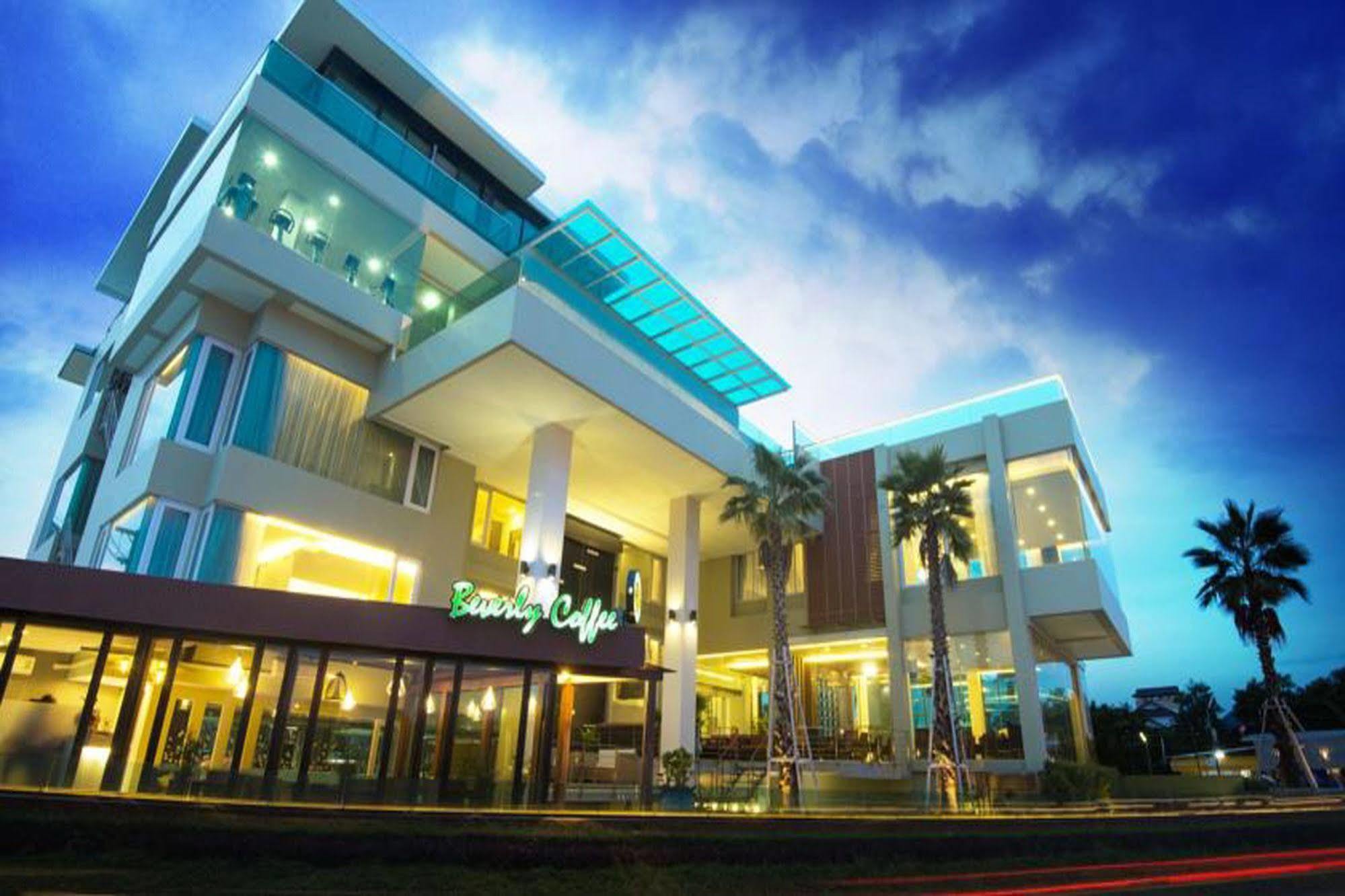 The Beverly Hills Hotel Nakhonratchasima Exteriér fotografie