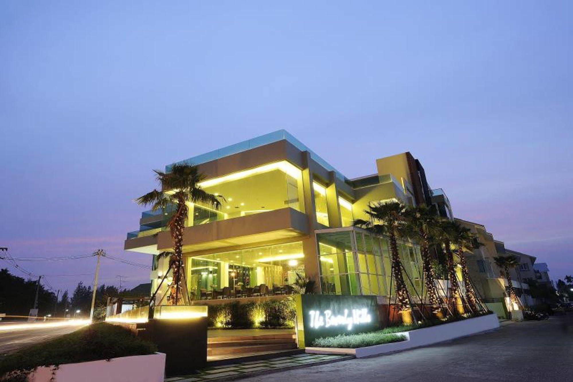 The Beverly Hills Hotel Nakhonratchasima Exteriér fotografie