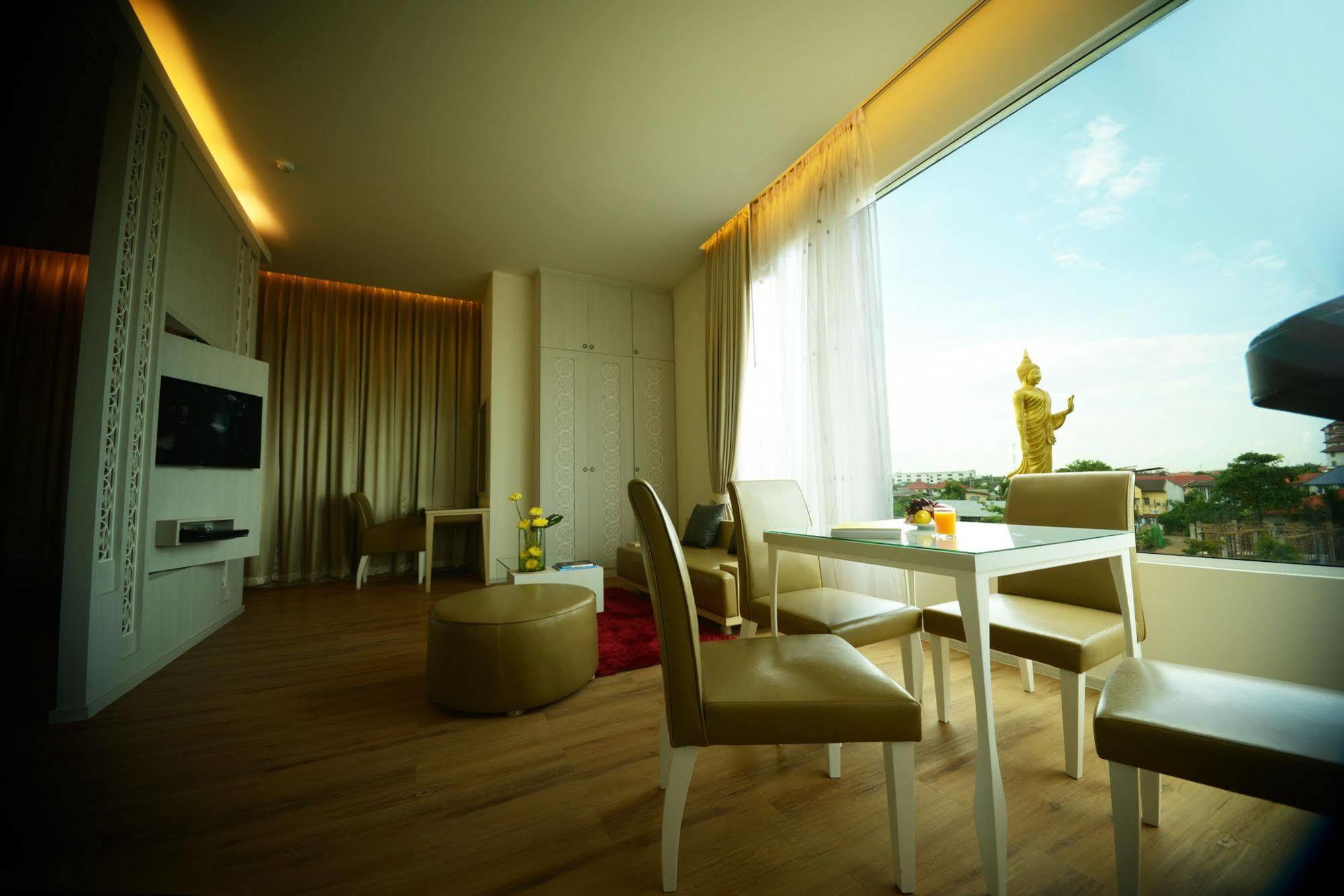 The Beverly Hills Hotel Nakhonratchasima Exteriér fotografie