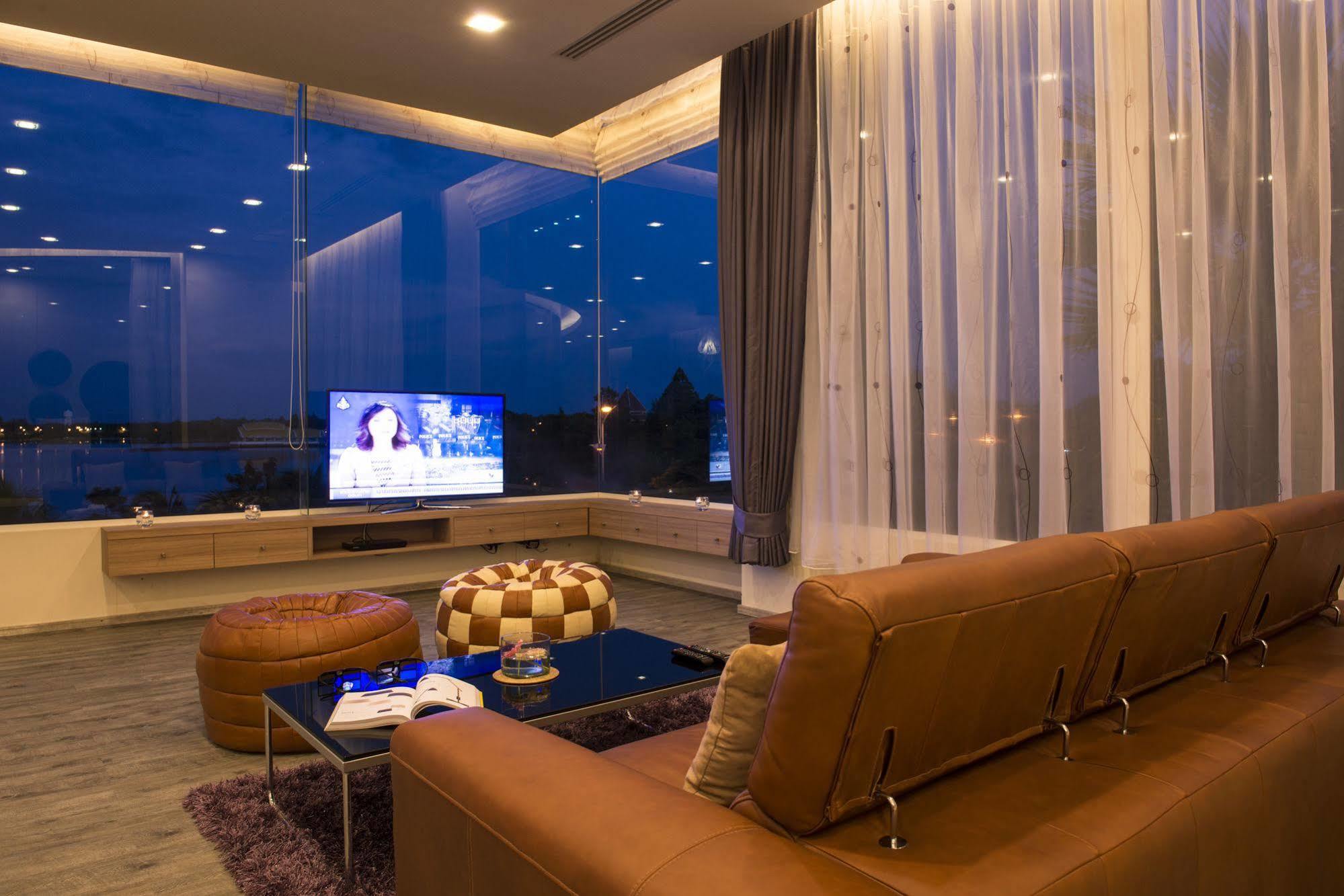 The Beverly Hills Hotel Nakhonratchasima Exteriér fotografie