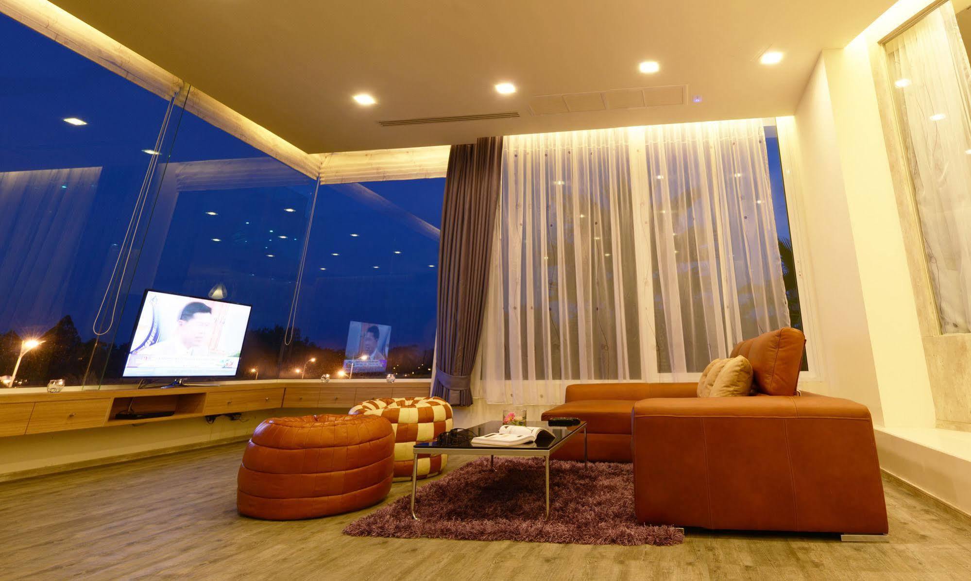 The Beverly Hills Hotel Nakhonratchasima Exteriér fotografie