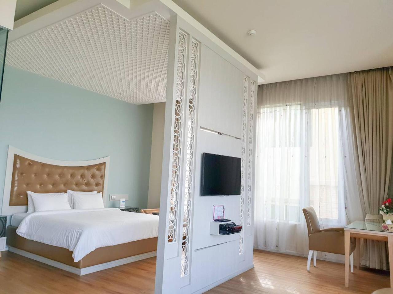 The Beverly Hills Hotel Nakhonratchasima Exteriér fotografie