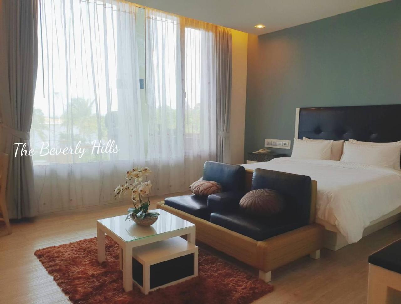 The Beverly Hills Hotel Nakhonratchasima Exteriér fotografie