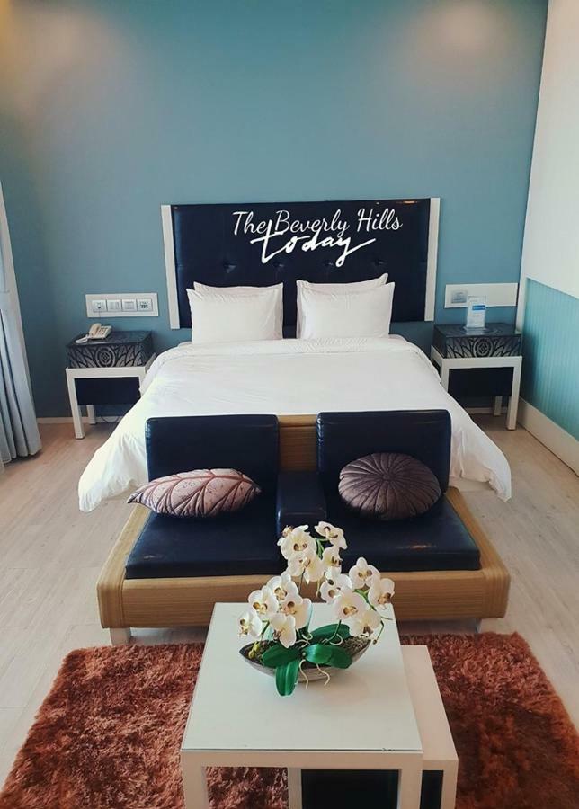 The Beverly Hills Hotel Nakhonratchasima Exteriér fotografie