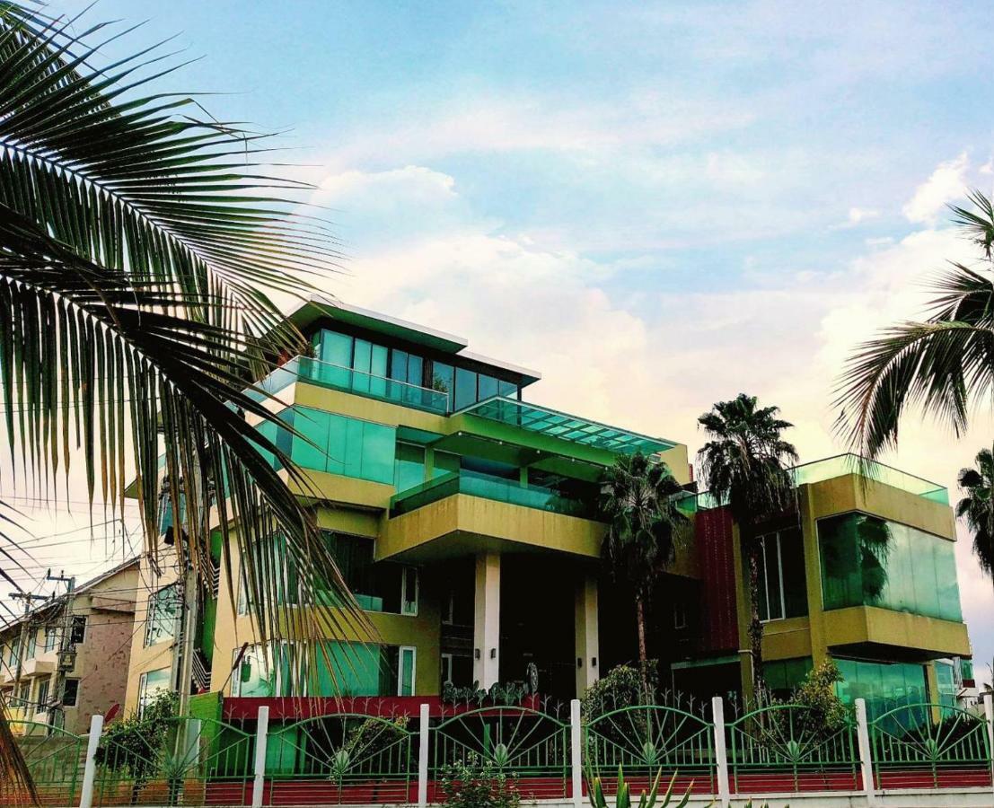 The Beverly Hills Hotel Nakhonratchasima Exteriér fotografie