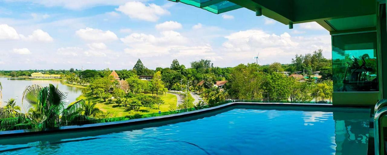 The Beverly Hills Hotel Nakhonratchasima Exteriér fotografie